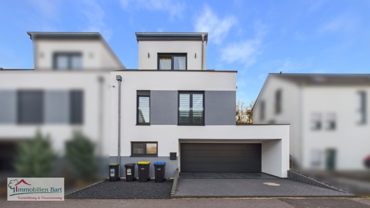 PERL-SINZ: MODERNE DOPPELHAUSHÄLFTE MIT HOCHWERTIGER AUSSTATTUNG UND GARTEN