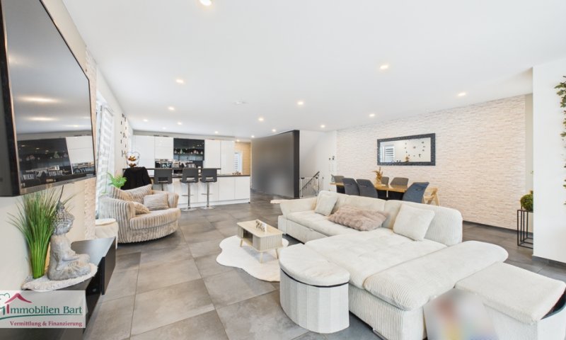 PERL-SINZ: MODERNE DOPPELHAUSHÄLFTE MIT HOCHWERTIGER AUSSTATTUNG UND GARTEN