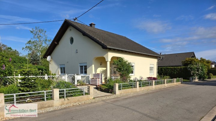 5 MIN. BIS REMICH/SCHENGEN: WOHNHAUS MIT TOLLEM MOSELBLICK