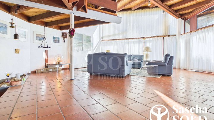 Architekturjuwel mit Galerie, Terrassen und kreativer Seele in ruhiger Bestlage von Dudweiler