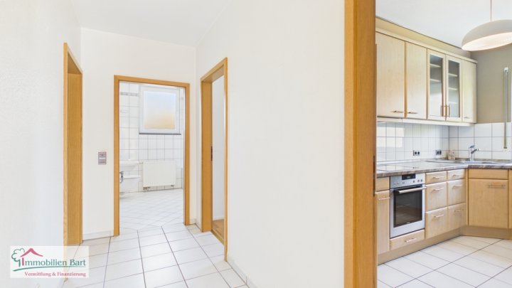 DIREKT AN DER LUXEMBURGISCHEN GRENZE: 80 M² WOHNUNG / 2 SCHLAFZIMMER / 2 GARAGEN