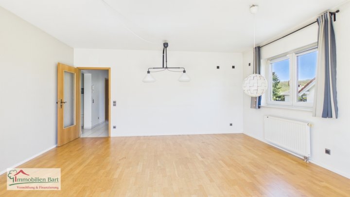 DIREKT AN DER LUXEMBURGISCHEN GRENZE: 80 M² WOHNUNG / 2 SCHLAFZIMMER / 2 GARAGEN