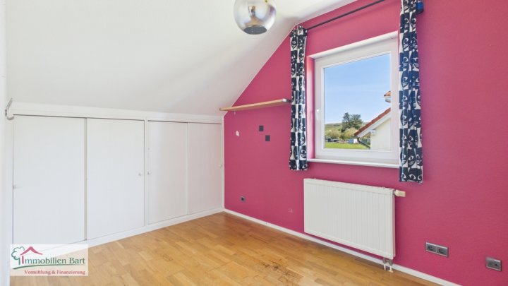 DIREKT AN DER LUXEMBURGISCHEN GRENZE: 80 M² WOHNUNG / 2 SCHLAFZIMMER / 2 GARAGEN