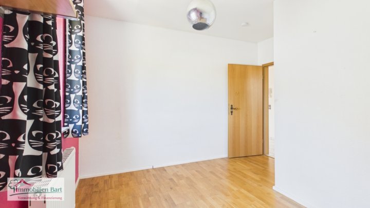 DIREKT AN DER LUXEMBURGISCHEN GRENZE: 80 M² WOHNUNG / 2 SCHLAFZIMMER / 2 GARAGEN