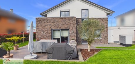 Rasen- und Terrassenfläche