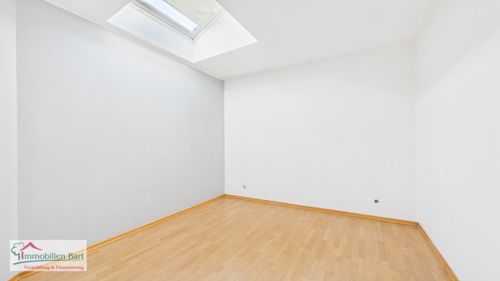GRENZNÄHE: GEPFLEGTES 228 M² WOHNHAUS MIT TOP FERNSICHT!