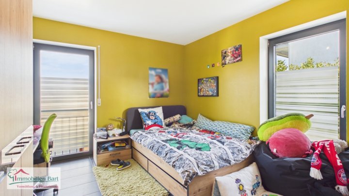 GRENZE L-SCHENGEN: WOHNHAUS MIT KELLER, 2 GARAGEN UND GARTEN IN TOP WOHNLAGE