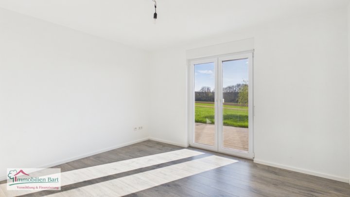 PERL-OBERLEUKEN: CA. 90 M² WOHNUNG / GARTEN / 3 STELLPLÄTZE / FERNBLICK