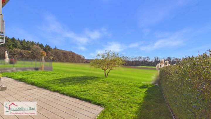 PERL-OBERLEUKEN: CA. 90 M² WOHNUNG / GARTEN / 3 STELLPLÄTZE / FERNBLICK