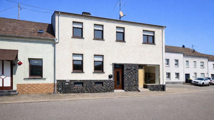 Großzügiges Einfamilienhaus mit Garten in Wallerfangen-St. Barbara