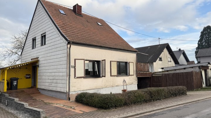 Freistehendes Wohnhaus mit großzügigem Grundstück in attraktiver Lage