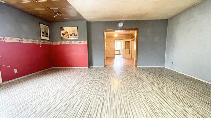 Freistehendes Wohnhaus mit großzügigem Grundstück in attraktiver Lage