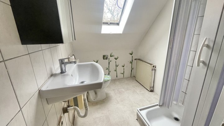 Freistehendes Wohnhaus mit großzügigem Grundstück in attraktiver Lage