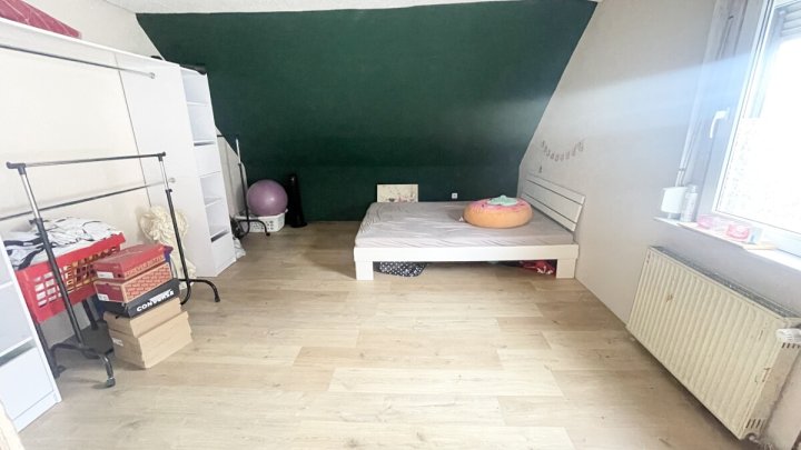 Freistehendes Wohnhaus mit großzügigem Grundstück in attraktiver Lage