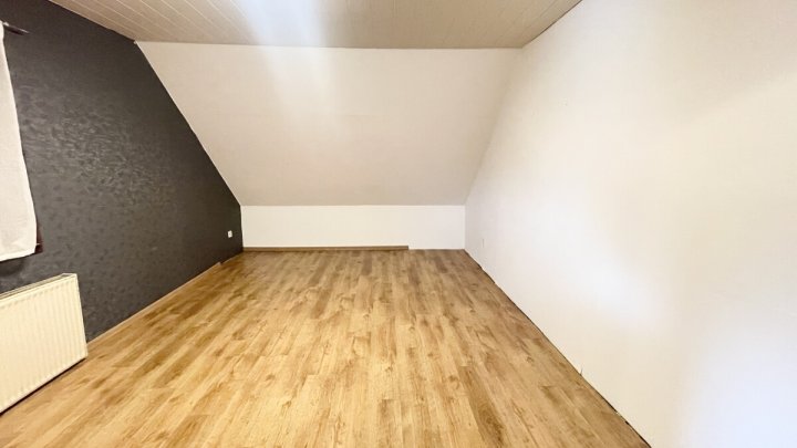 Freistehendes Wohnhaus mit großzügigem Grundstück in attraktiver Lage