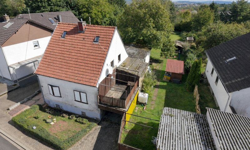 Freistehendes Wohnhaus mit großzügigem Grundstück in attraktiver Lage