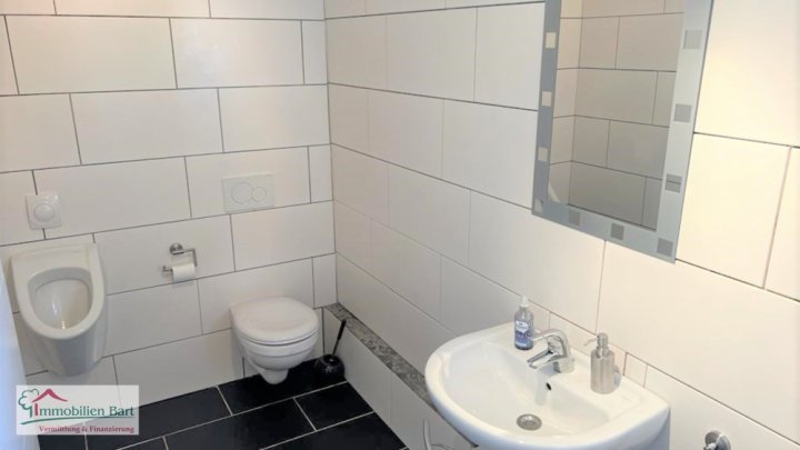 AN DER A8 ! GEWERBEBETRIEB AUF 2800 M² GRUNDSTÜCK!