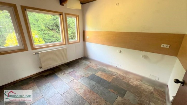 AN DER A8 ! GEWERBEBETRIEB AUF 2800 M² GRUNDSTÜCK!