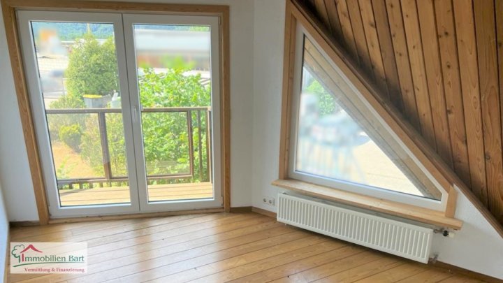 AN DER A8 ! GEWERBEBETRIEB AUF 2800 M² GRUNDSTÜCK!