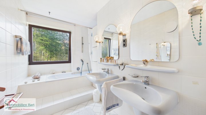 NATUR PUR!

EXKLUSIVES ANWESEN IN GRENZNÄHE VON LUXEMBOURG!