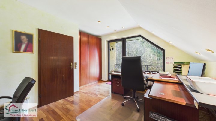 NATUR PUR!

EXKLUSIVES ANWESEN IN GRENZNÄHE VON LUXEMBOURG!