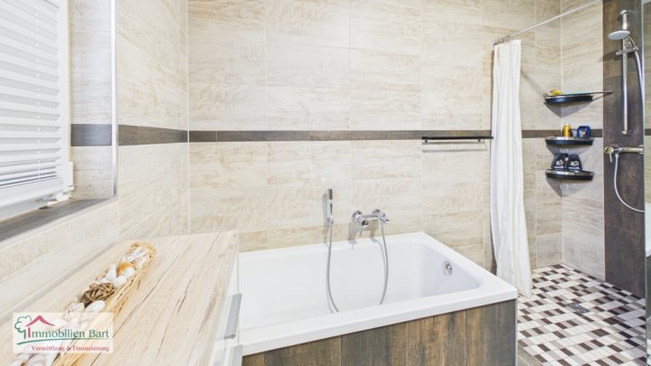 PALZEM (GRENZE LUXEMBURG): MODERNE, HELLE 120 M² WOHNUNG / 2 SCHLAFZIMMER / BALKON