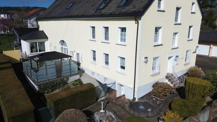 Historisches Einfamilienhaus mit modernem Komfort und viel Freizeitfläche