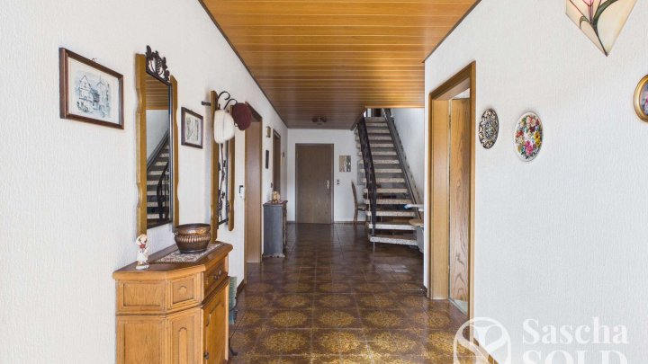 Freistehendes Einfamilienhaus in begehrter Lage von Oberwürzbach mit Garage, Terrasse & Südbalkon