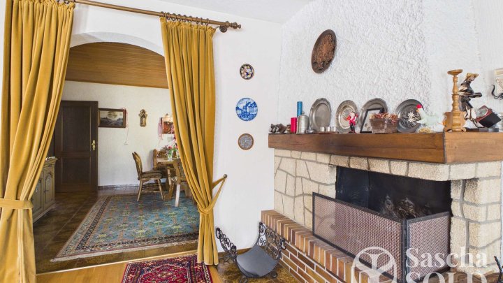 Freistehendes Einfamilienhaus in begehrter Lage von Oberwürzbach mit Garage, Terrasse & Südbalkon