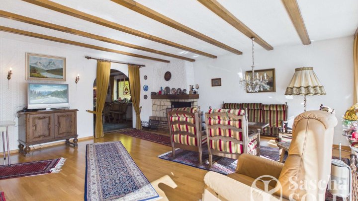 Freistehendes Einfamilienhaus in begehrter Lage von Oberwürzbach mit Garage, Terrasse & Südbalkon