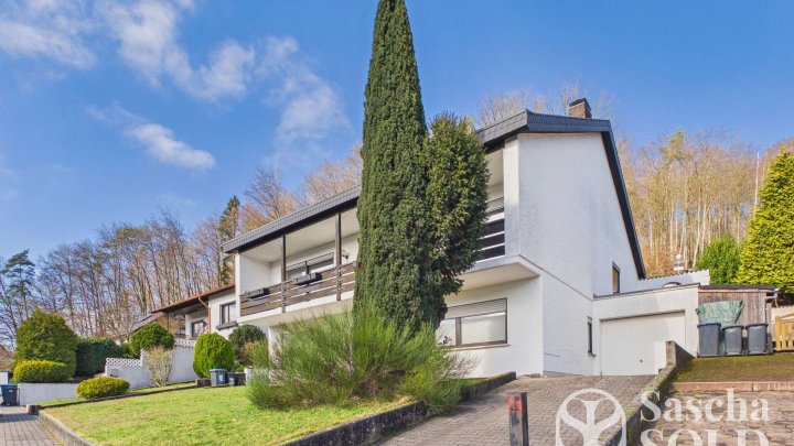 Freistehendes Einfamilienhaus in begehrter Lage von Oberwürzbach mit Garage, Terrasse & Südbalkon