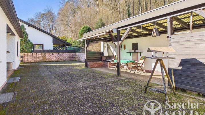 Freistehendes Einfamilienhaus in begehrter Lage von Oberwürzbach mit Garage, Terrasse & Südbalkon