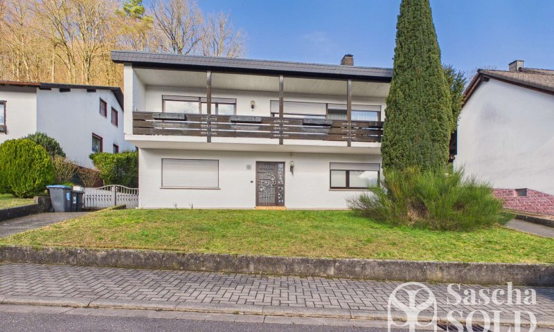 Freistehendes Einfamilienhaus in begehrter Lage von Oberwürzbach mit Garage, Terrasse & Südbalkon