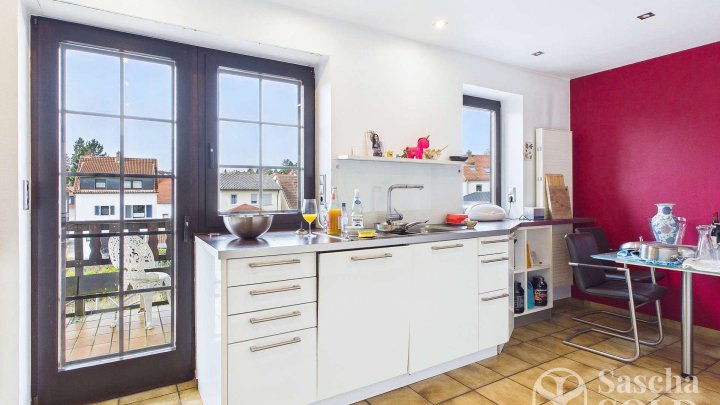 Freistehendes Einfamilienhaus mit Einliegerwohnung auf weitläufigem Grundstück mit Panoramablick