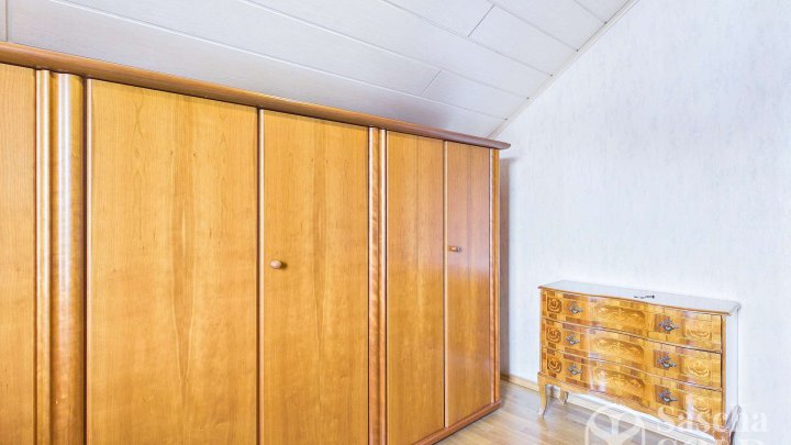 Freistehendes Einfamilienhaus mit Einliegerwohnung auf weitläufigem Grundstück mit Panoramablick