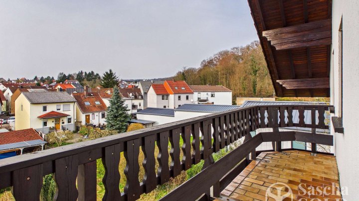 Freistehendes Einfamilienhaus mit Einliegerwohnung auf weitläufigem Grundstück mit Panoramablick