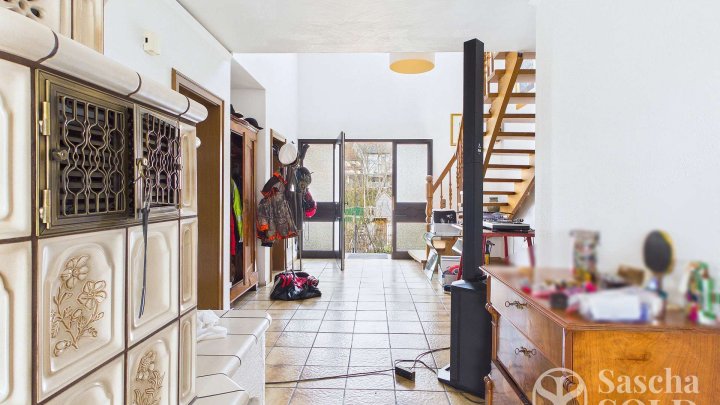 Freistehendes Einfamilienhaus mit Einliegerwohnung auf weitläufigem Grundstück mit Panoramablick