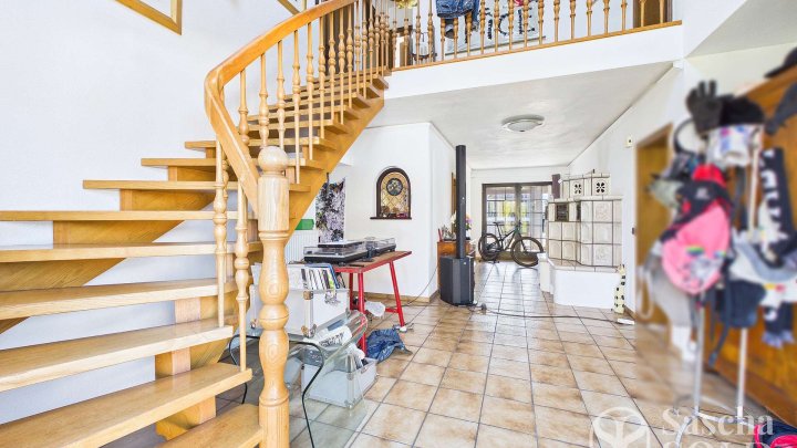 Freistehendes Einfamilienhaus mit Einliegerwohnung auf weitläufigem Grundstück mit Panoramablick