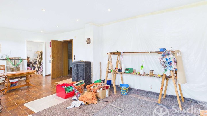 Freistehendes Einfamilienhaus mit Einliegerwohnung auf weitläufigem Grundstück mit Panoramablick
