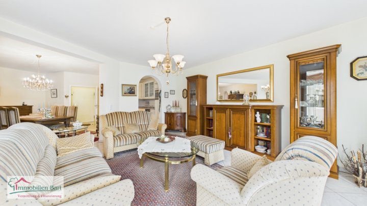 ORSCHOLZ: ALTERSGERECHTE 100 M² WOHNUNG IM GRÜNEN -  MIT GARAGENSTELLPLATZ!