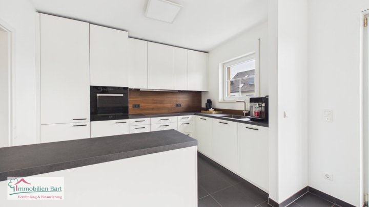 DIREKTE GRENZE L-REMICH/L-SCHENGEN: GEPFLEGTE 3ZKB WOHNUNG MIT CARPORT IN PERL-BESCH!