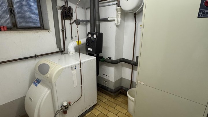 Wohnen über der Mosel: Modernisiertes Doppelangebot mit großem Grundstück