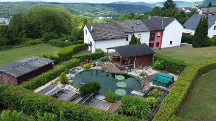 Wohnen mit Moselblick: Modernisiertes Einfamilienhaus mit großem Grundstück