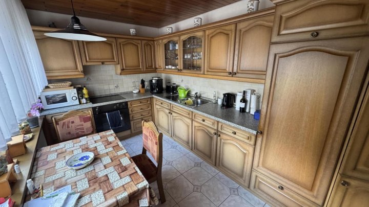 Wohnen mit Moselblick: Modernisiertes Einfamilienhaus mit großem Grundstück