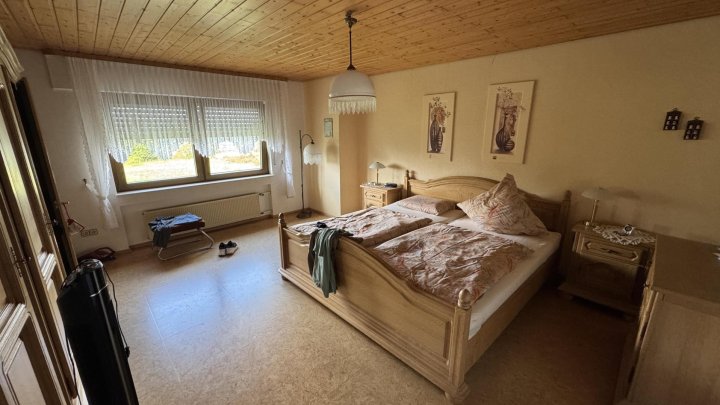 Wohnen mit Moselblick: Modernisiertes Einfamilienhaus mit großem Grundstück