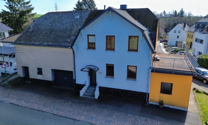 Charmantes und modernisiertes Einfamilienhaus mit großer Scheune