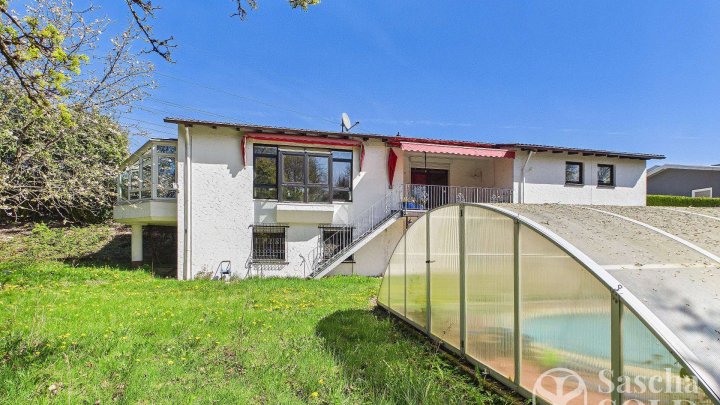 Großzügige Liegenschaft in ruhiger Waldrandlage - Pool, Sauna, Wintergarten, Balkon u. Doppelgarage