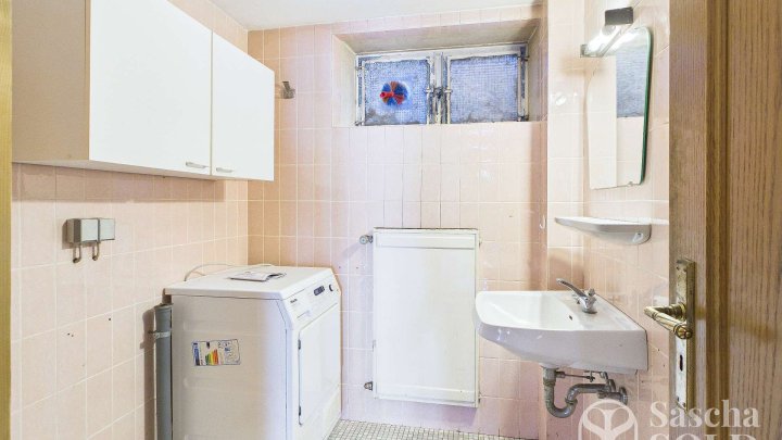 Großzügige Liegenschaft in ruhiger Waldrandlage - Pool, Sauna, Wintergarten, Balkon u. Doppelgarage