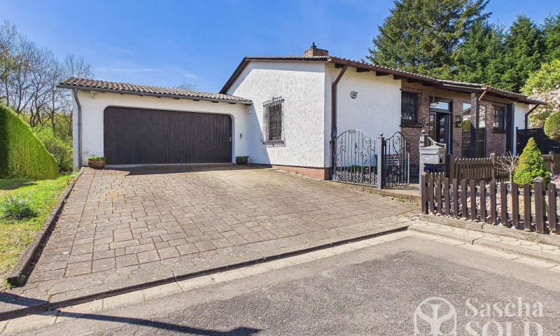 Großzügige Liegenschaft in ruhiger Waldrandlage - Pool, Sauna, Wintergarten, Balkon u. Doppelgarage