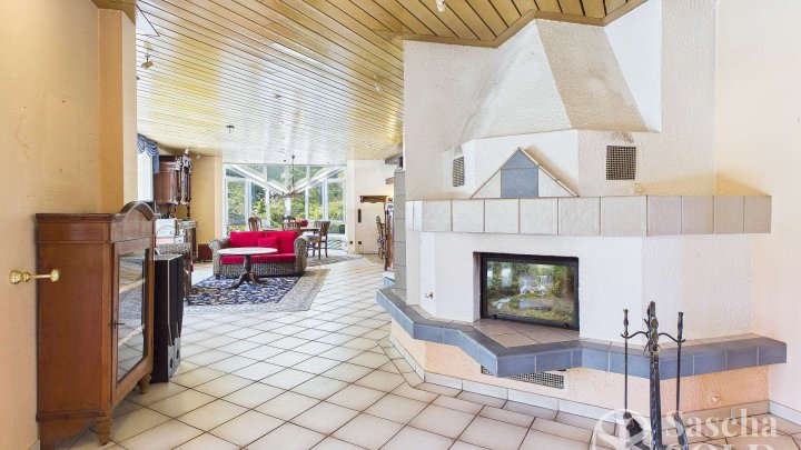 Großzügige Liegenschaft in ruhiger Waldrandlage - Pool, Sauna, Wintergarten, Balkon u. Doppelgarage